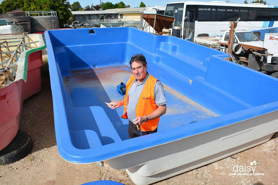 3 reasons your customer should choose a pre-cut pool cover